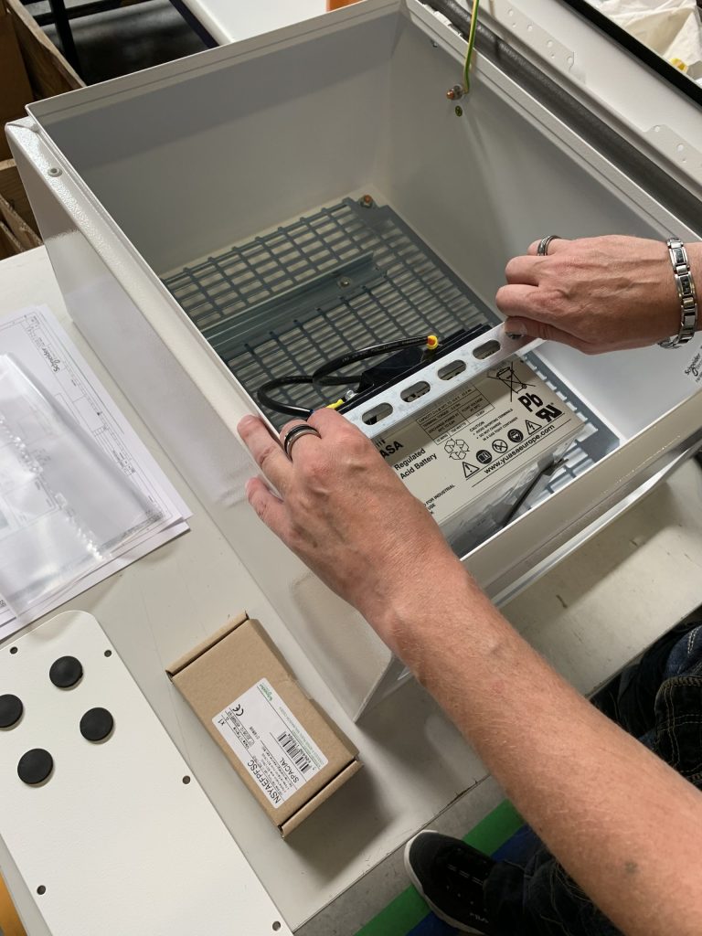 Assemblage et câblage d’armoires « tableautier »